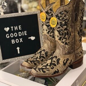 Corral Tan and Black Embroidered Heeled Boots